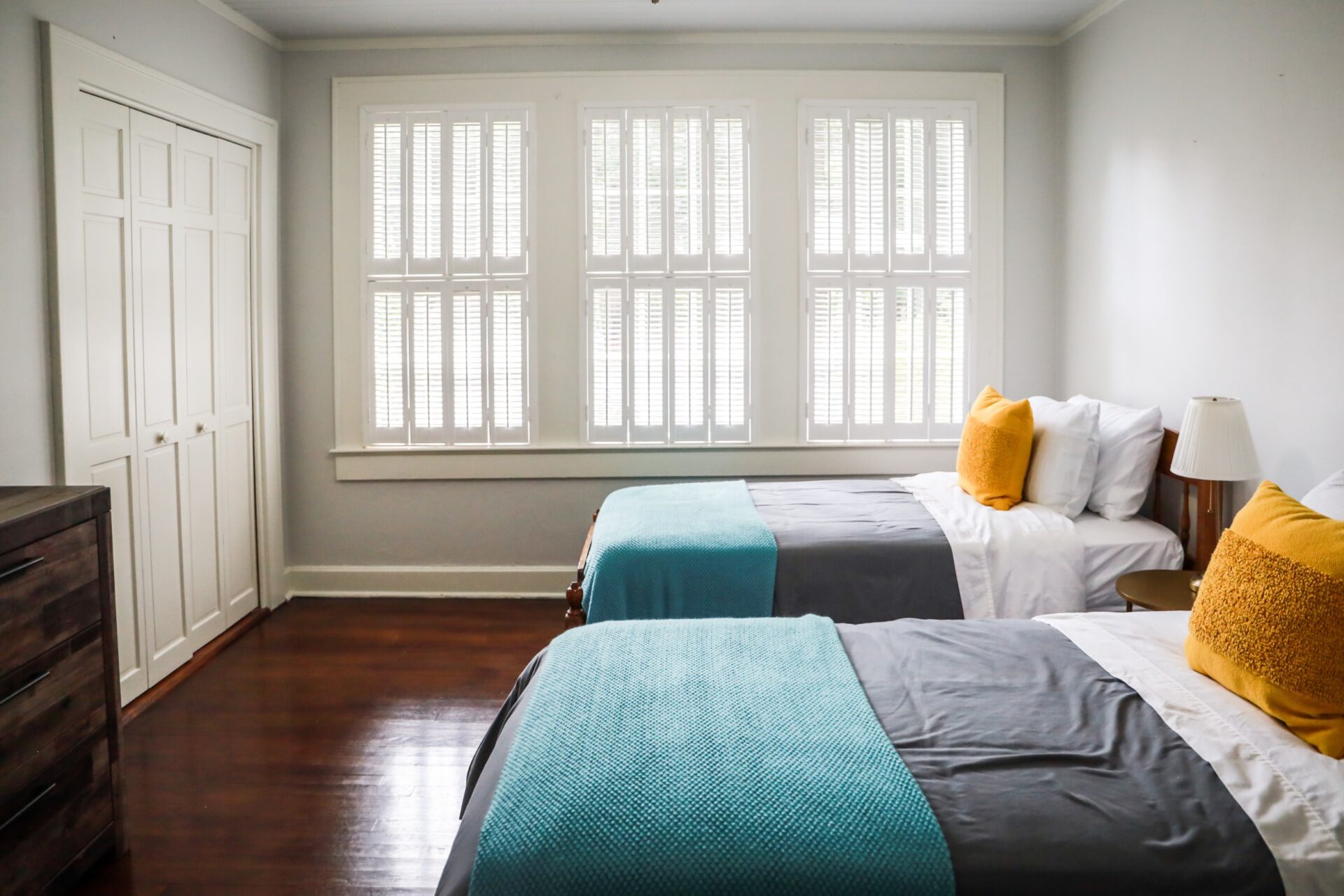 Guest bedroom with two twin beds Guest bedroom with two twin beds